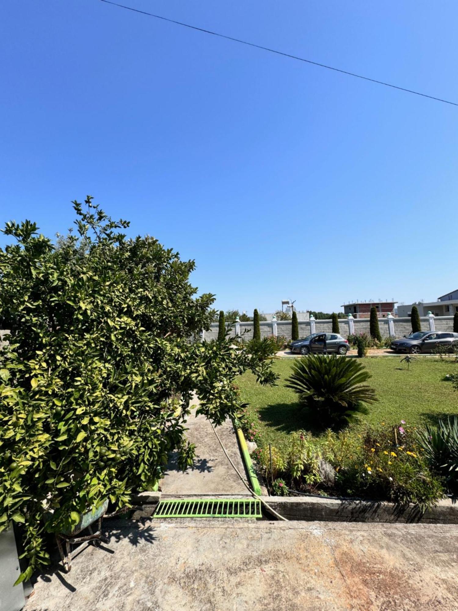 Ponari Apartments Rrotull Екстер'єр фото
